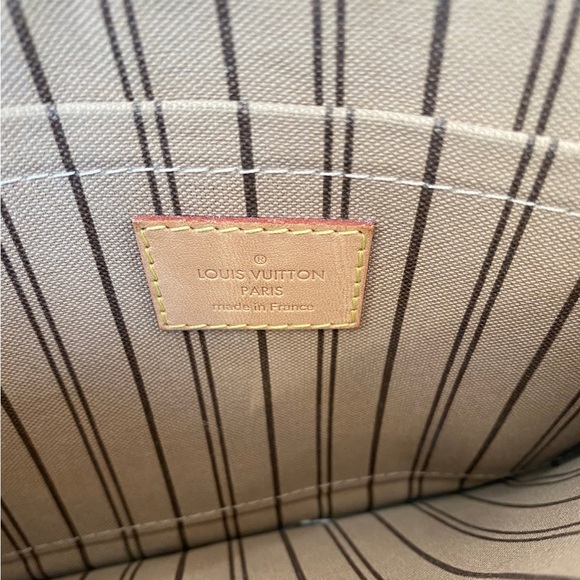 LOUIS VUITTON - Picture 3 of 5
